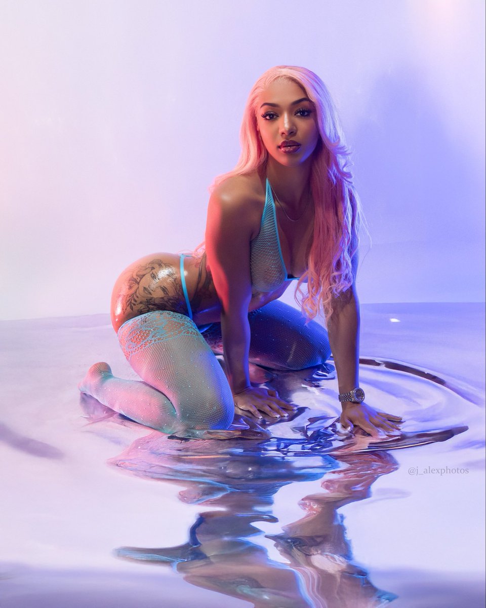 ItsColdSummerr's tweet photo. Book me in Vegas 🥰📲 https://t.co/aWCliYD9jU