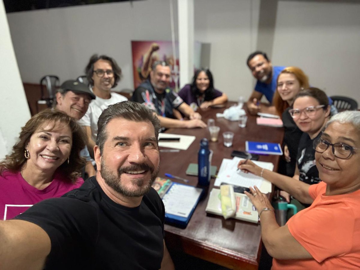 A Comissão Executiva Municipal de Campo Grande se reuniu na noite de hoje, 22 de outubro, pela primeira vez para discutir ações estratégias para o Partido. 
De forma harmoniosa e coesa, a executiva se mostrou unida para o fortalecimento do Partido na capital.