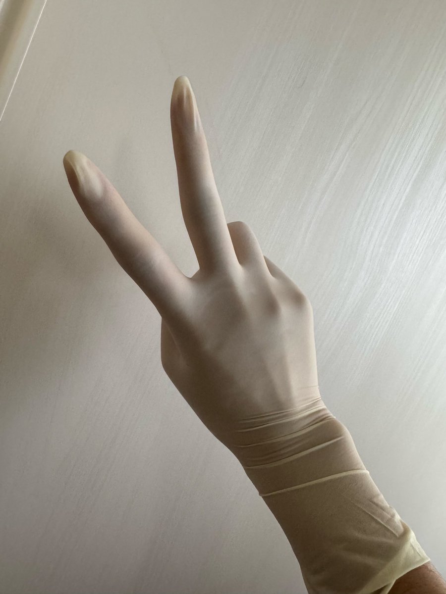 Latexgloveloove's tweet photo. ゴム手袋フェチの方と仲良くなりたいです！男女問わず話しかけてくださったら嬉しいです！#ゴム手袋 #latexglove https://t.co/9ruvwyx6k0