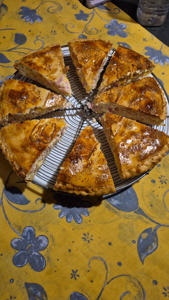 no solo soy una cara bonita y una pija re corta, también cocino wacho