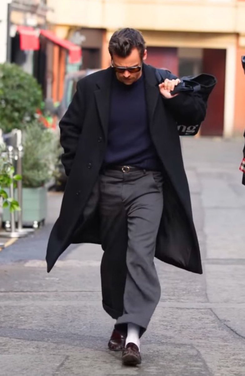 style, style is the answer to everything DA DA DA DA a fresh way to approach a dull or dangerous thing DA DA DA DA to do a dull thing with style is preferable to doing a dangerous thing without it DA DA DA DA to do a dangerous thing with style is what i call art DA DA DA DA