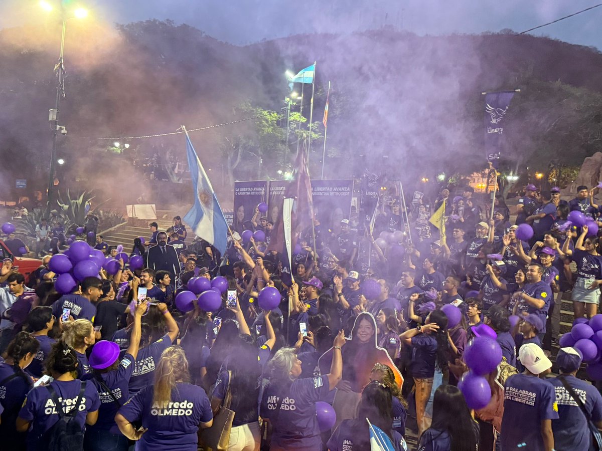 ¡Viva La Patria! Banderazo de la Libertad Avanza poniendo el corazón para que este país sea el que soñamos 💪🇦🇷🦁💜 Feliz Cumpleaños Presidente 
#QueElEsfuerzoValgaLaPena #Libertad