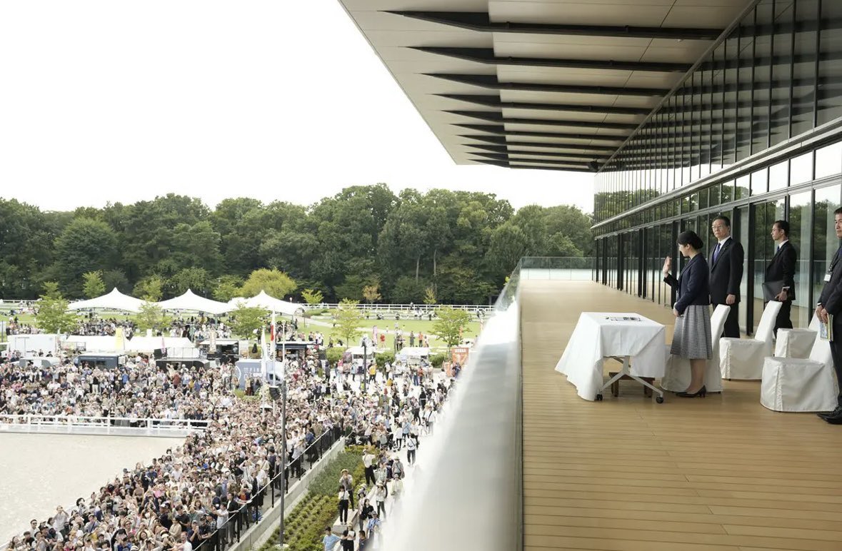 kawatatsunews's tweet photo. 敬宮さまは
今上陛下の長子
まずこれが
絶対的なカリスマ性を持つ

でも悠仁みたいに
幼稚園から特別枠で
進学のたびに宮内庁が文書📄を出すような皇女なら
国民から絶大な敬愛は得られんのだよ

人の上に立つ、日本国の象徴🇯🇵は清廉潔白、公明正大でなければならないね https://t.co/AH9aIx6bXU