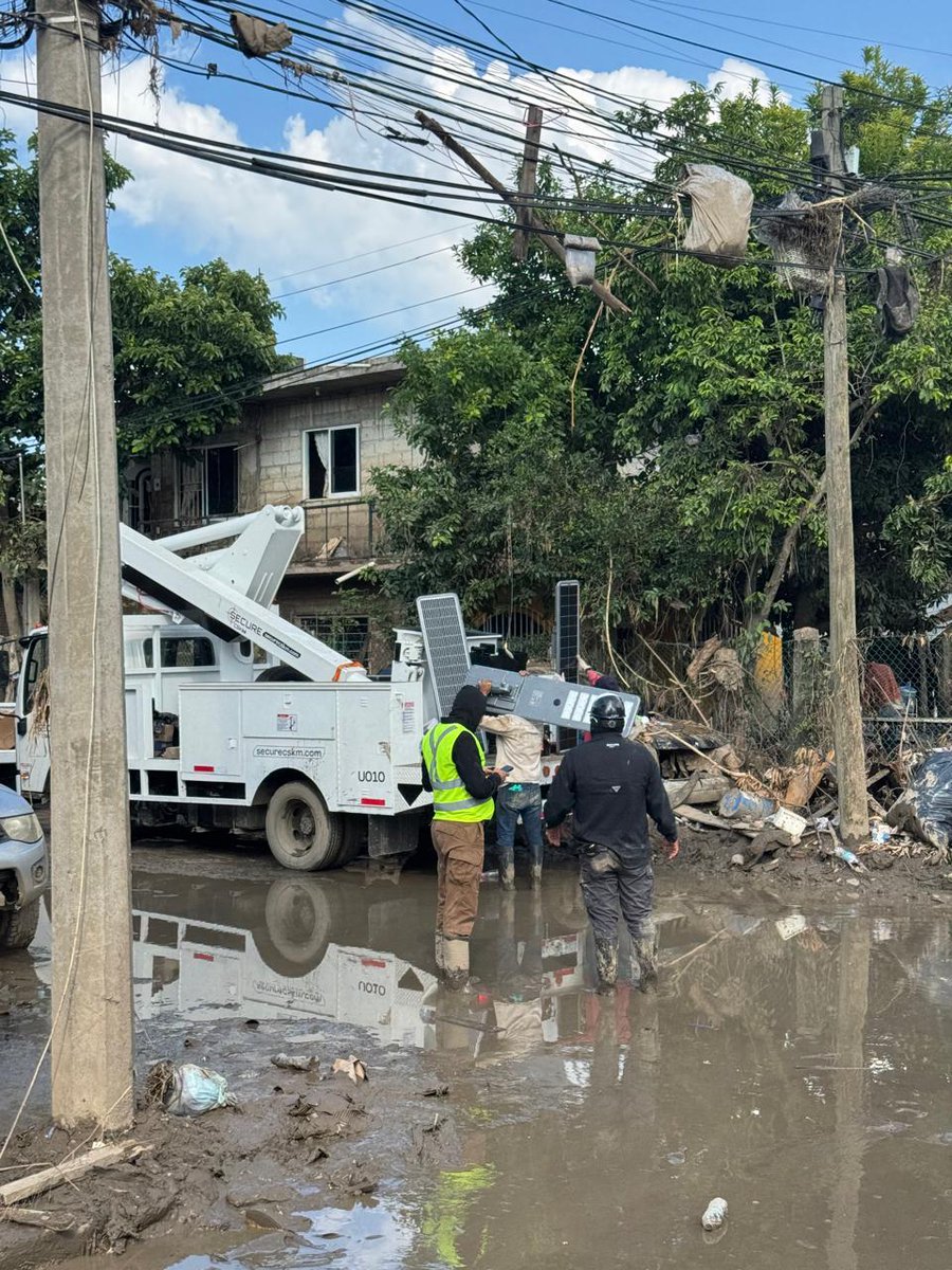 Salvador García Soto (@sgarciasoto) on Twitter photo 10 días después de la lluvia, días, y después de que la Presidenta <a href="/Claudiashein/">Claudia Sheinbaum Pardo</a> dijo que ya estaba fluyendo la ayuda, así están las calles de Poza Rica. Así se ve el nivel de desastre y todavía no se ve apoyo ni limpieza. La gente denuncia que están llegando muchas despensas, 10 días después de la lluvia, días, y después de que la Presidenta <a href="/Claudiashein/">Claudia Sheinbaum Pardo</a> dijo que ya estaba fluyendo la ayuda, así están las calles de Poza Rica. Así se ve el nivel de desastre y todavía no se ve apoyo ni limpieza. La gente denuncia que están llegando muchas despensas,