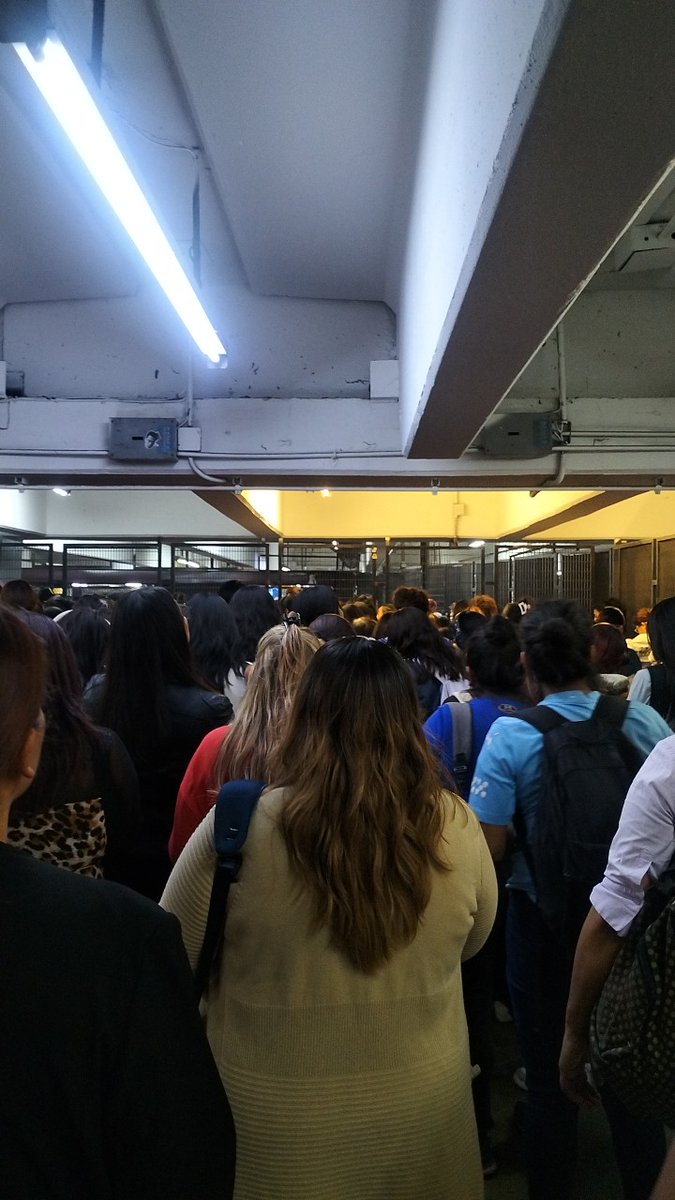 Meli_TorresP's tweet photo. @MetroCDMX Línea A en la dosificación del área exclusiva de mujeres, ¿Qué ocurre? https://t.co/hBB6tkXTyp