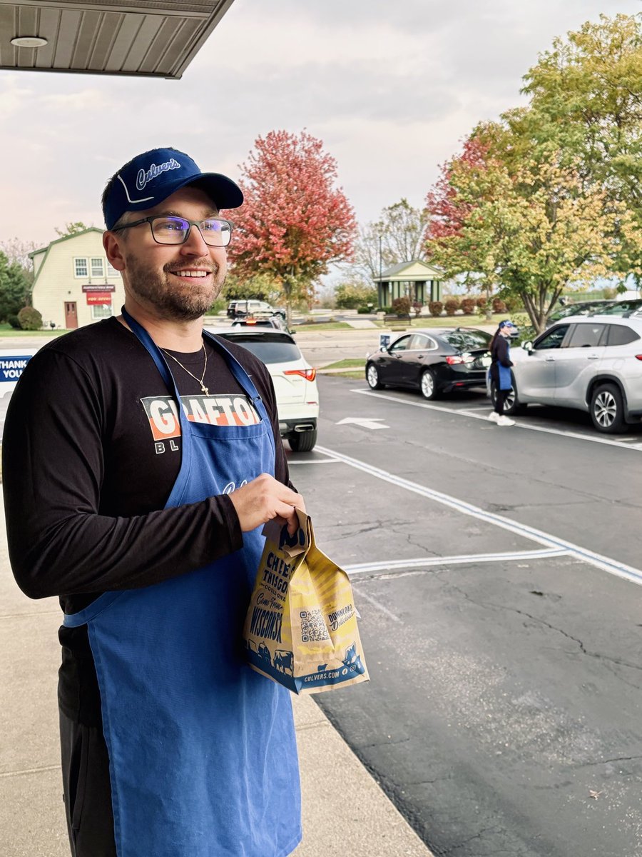 Serving smiles (and butterburgers)! 😄 Fun night with @Grafton6thWoman at @Culvers — can’t wait for the memes and reels dropping soon!