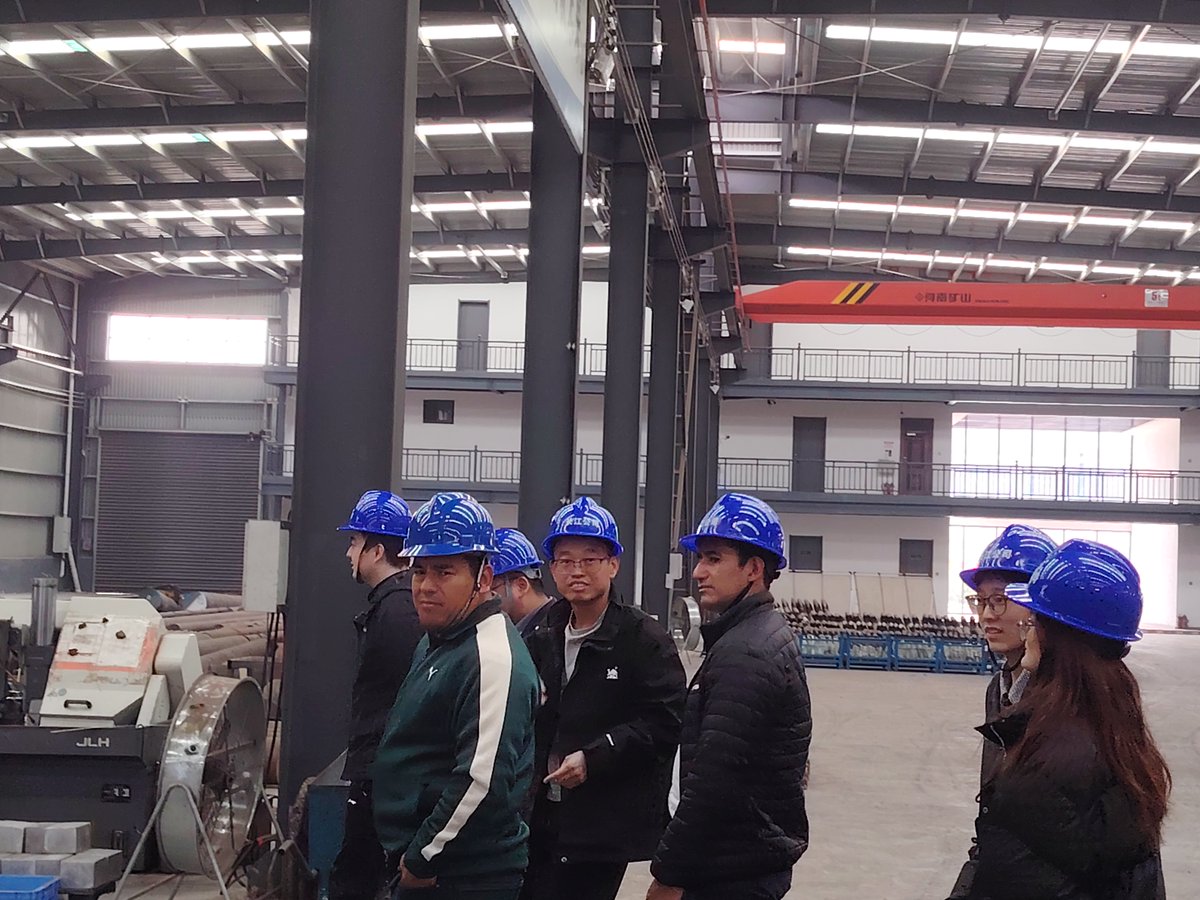 he_nanzhongzao's tweet image. Today, we had a client visit to our crane component facility. They checked out our sheaves, hooks, and electric hoists. A group photo captured the moment, symbolizing our partnership. Excited for future opportunities!
#ClientVisit #Sheaves #Hooks #ElectricHoists