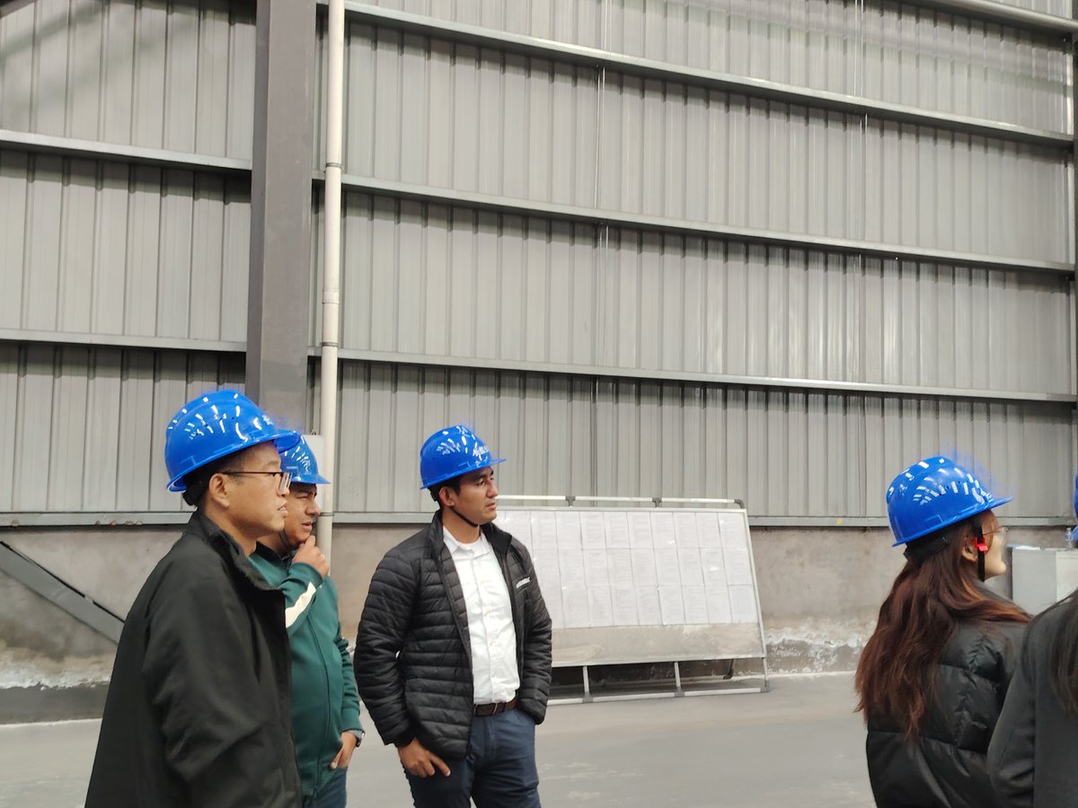 he_nanzhongzao's tweet image. Today, we had a client visit to our crane component facility. They checked out our sheaves, hooks, and electric hoists. A group photo captured the moment, symbolizing our partnership. Excited for future opportunities!
#ClientVisit #Sheaves #Hooks #ElectricHoists