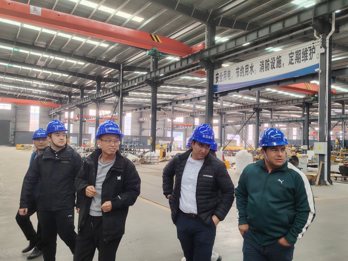 he_nanzhongzao's tweet image. Today, we had a client visit to our crane component facility. They checked out our sheaves, hooks, and electric hoists. A group photo captured the moment, symbolizing our partnership. Excited for future opportunities!
#ClientVisit #Sheaves #Hooks #ElectricHoists
