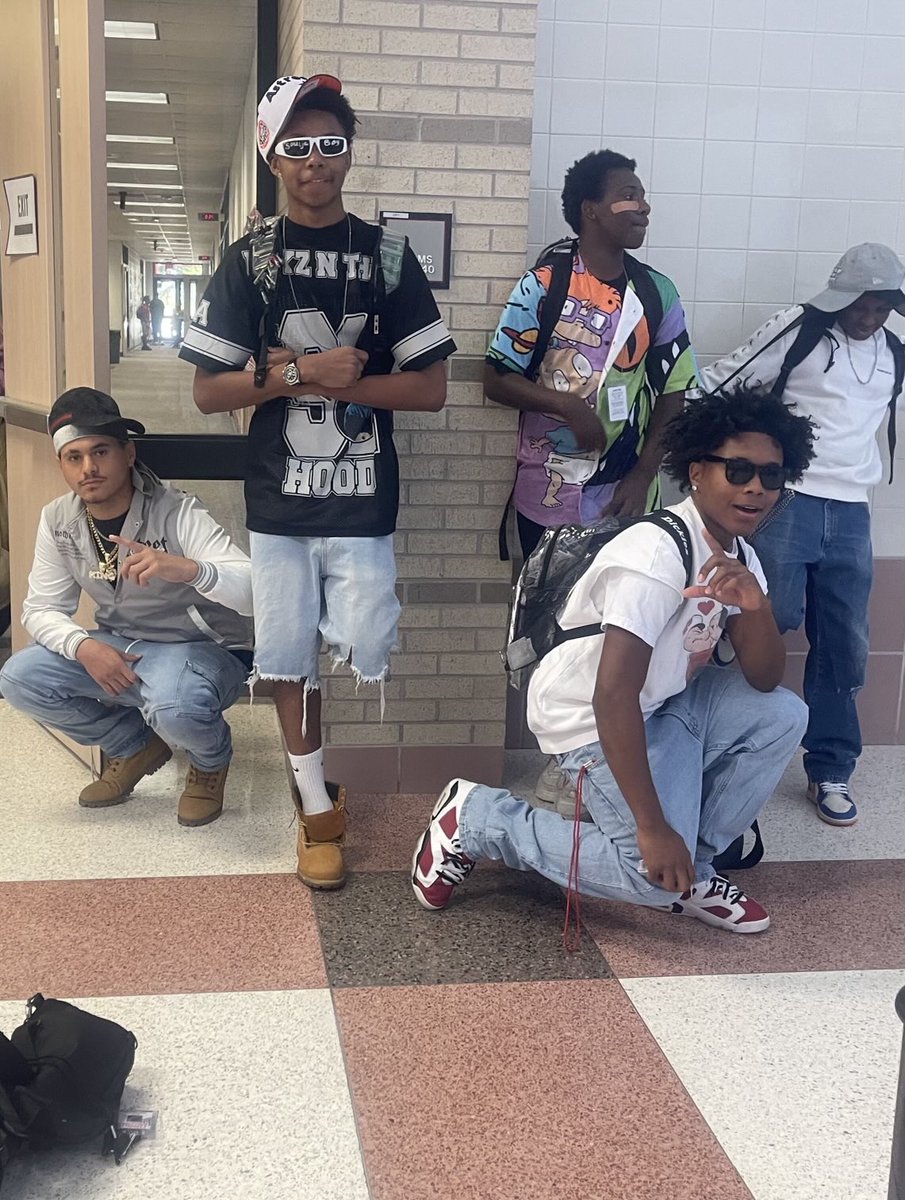 Day 3 of Homecoming week kicked off with 90s Day! ⁦<a href="/ODMSMustangs/">O'Donnell Middle</a>⁩