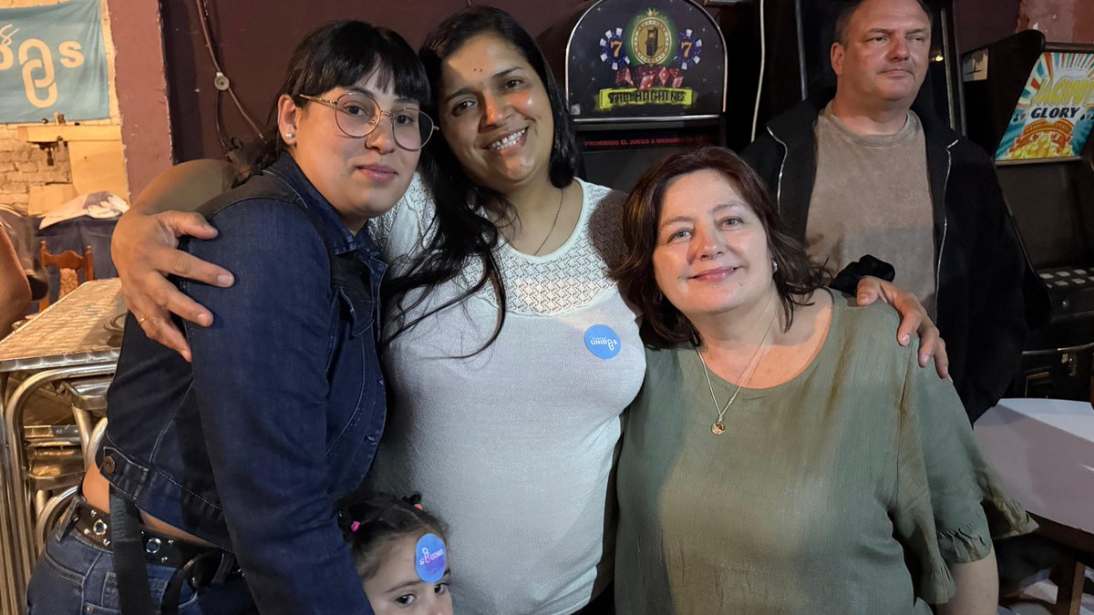 Acompañando a los compañeros de <a href="/Unidos0k/">Unidos</a> en una linda instancia de diálogo con dirigentes de nuestra querida <a href="/lista71/">Lista 71 [oficial]</a>, militantes y vecinos de la zona.
Estos espacios de encuentro son los que mantienen viva la política y nos impulsan a seguir trabajando por un Uruguay mejor. 💪