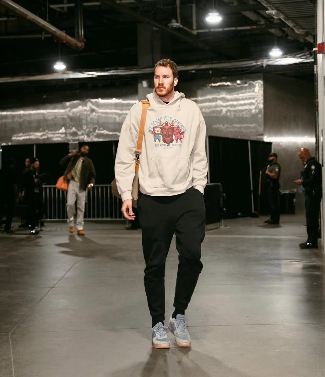 Jakob Poeltl Tonight vs Hawks:

- 14 PTS
- 6 REB
- 2 AST 
- 1 BLK 
- 87.5% FG

WE’RE BACK🔥🔥🔥 #WeTheNorth