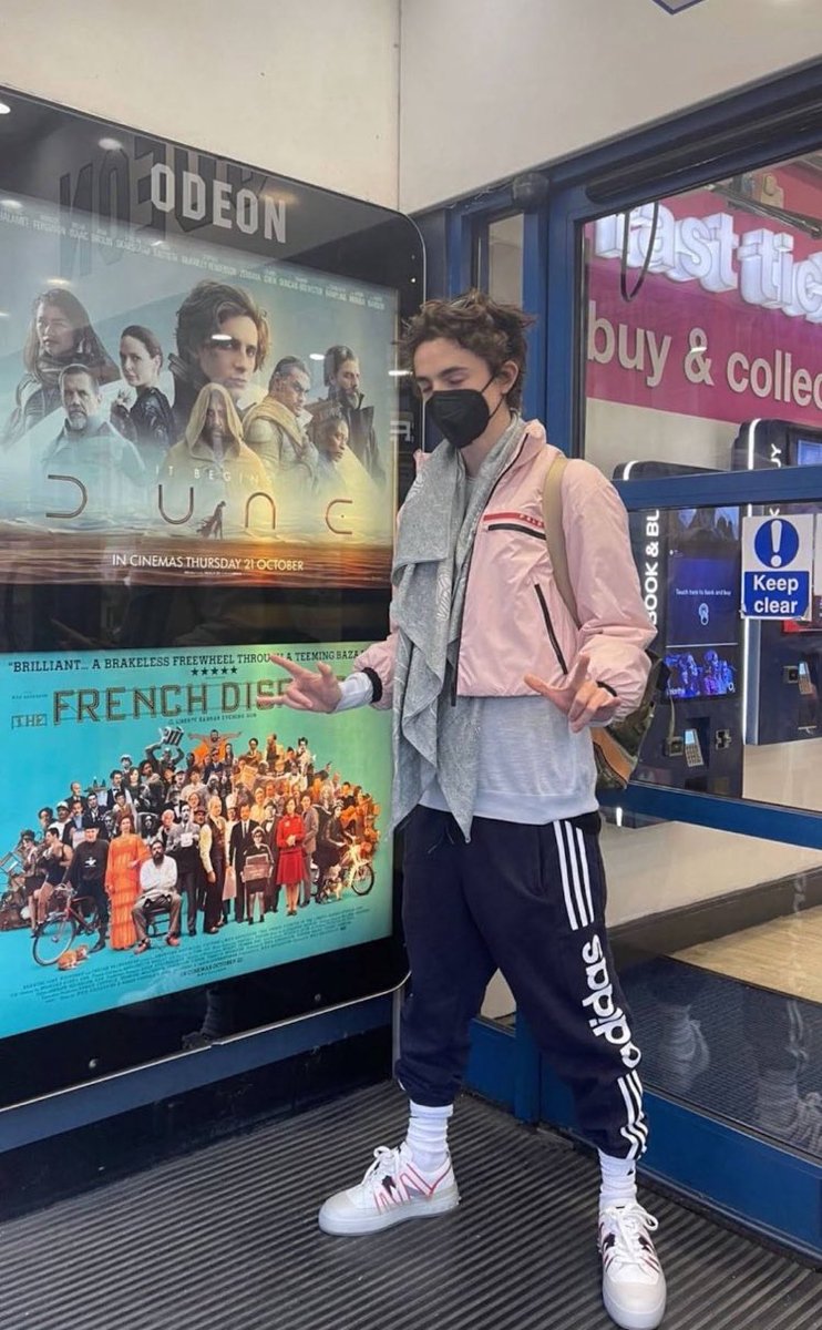 veronicacentan1's tweet photo. Solo #TimothéeChalamet 💫💯🥰

#Dune
#thefrenchdispatch https://t.co/y4e1vW2gmC