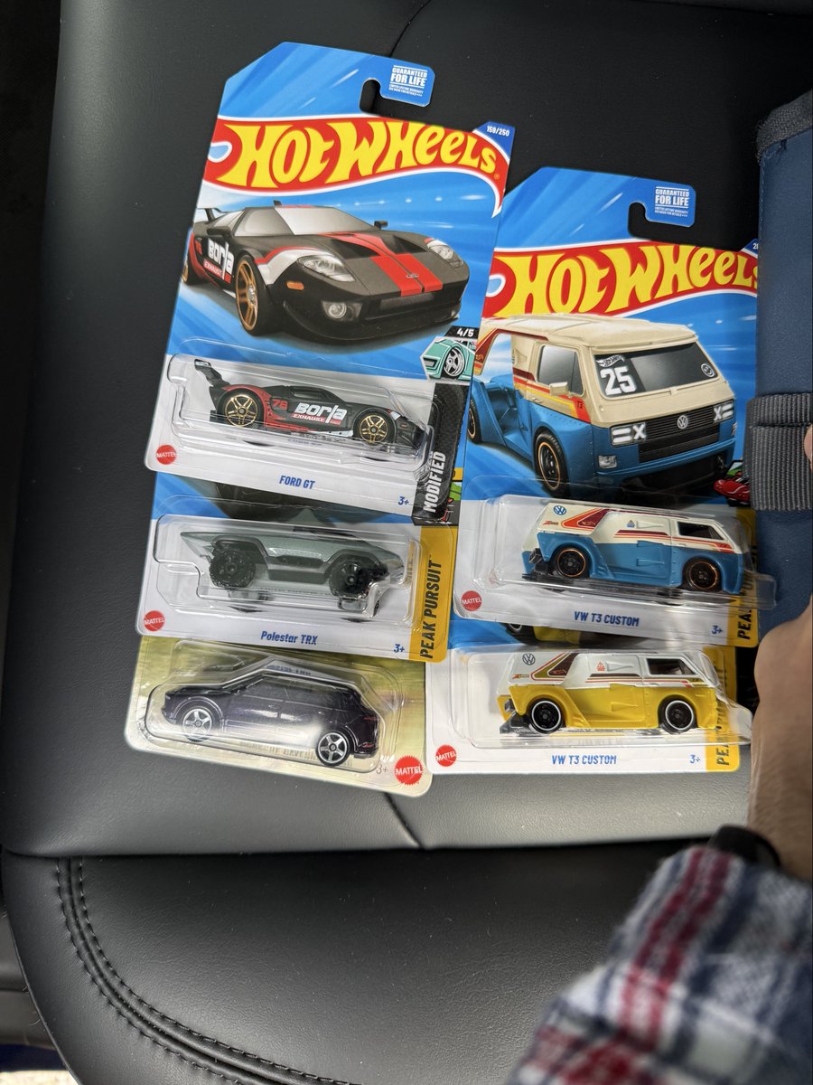 DT hunt today! Someone picked it clean, but grabbed a few dupes. 

The nice lady told me they got zero cases this week , but 3 last week. Come on Tuesdays, she said. 

Anyone still hunting the Polestar TRX? 

Happy Hunting !
