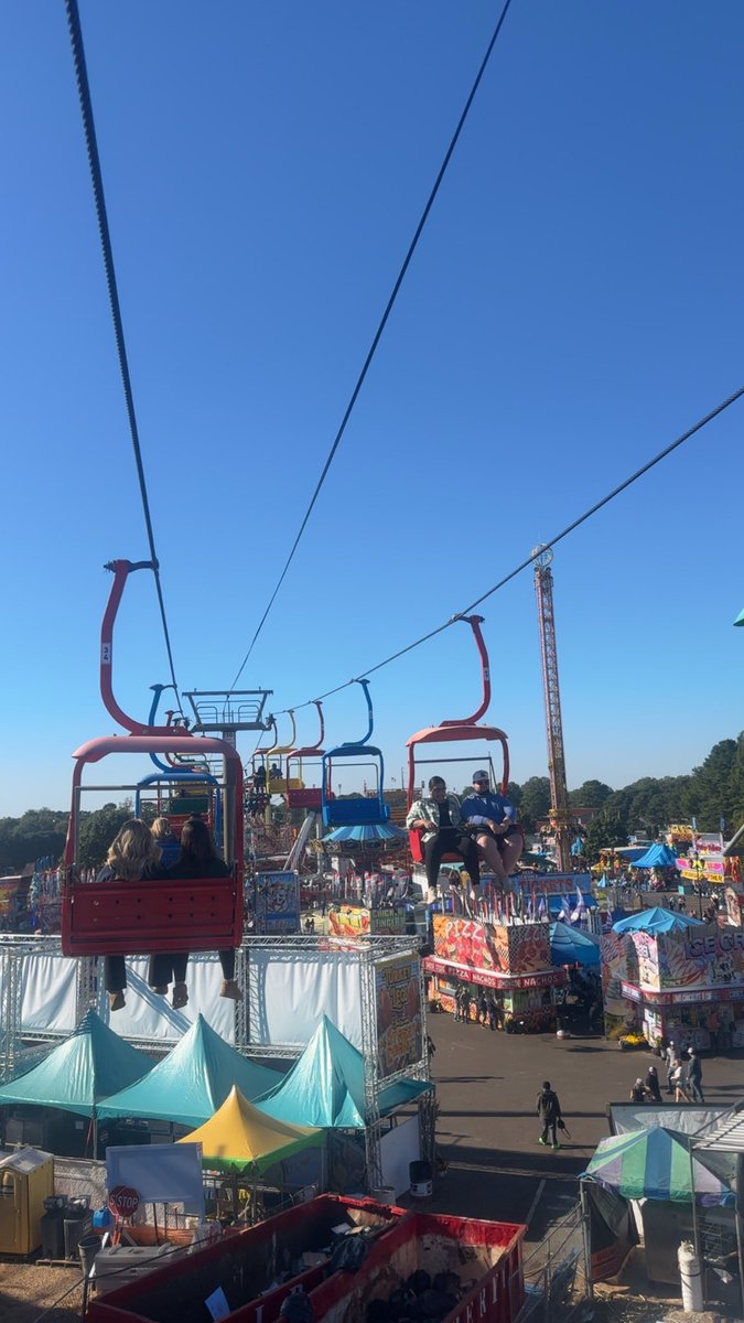 ttvdeannayo's tweet photo. State fair with @Hurt1337 😘💜 https://t.co/cHIJKN7kcQ