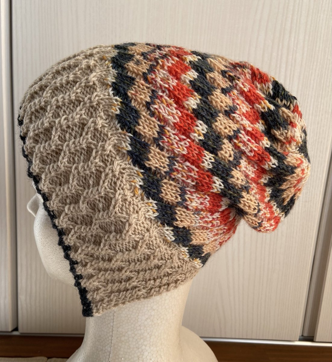 ねたろうさんの帽子🧶まねして編みました😊
リブ部分の編み図ありがとうございます❣️目数、段数は少し変えてボンネット風にしました。
エストニアスパイラルちょっと編みすぎたかな(￣∇￣*)ゞ