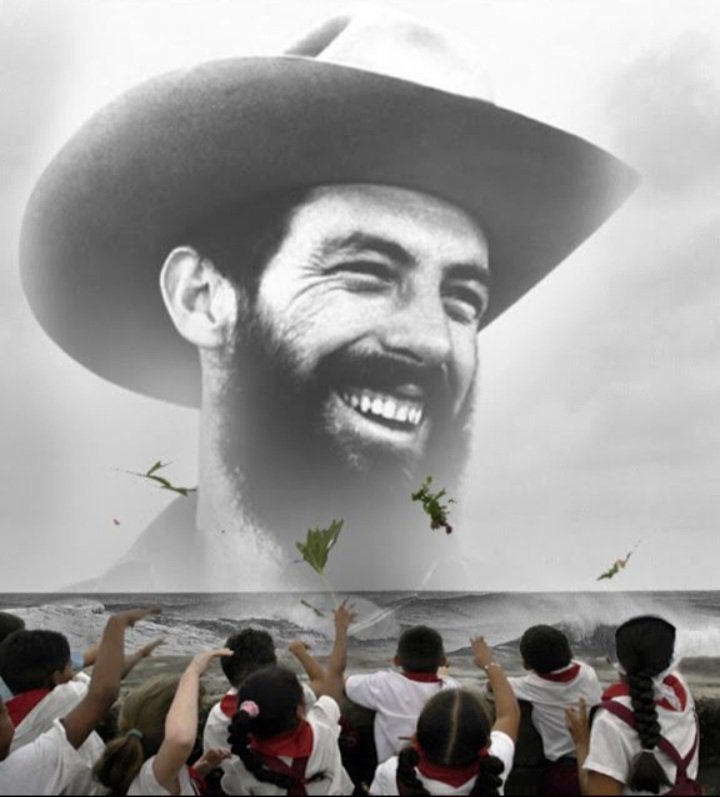 Su risa es conjugación
de Cuba y el verbo amar:
Camilo, Cuba y el mar
¡Qué ancha combinación!
La paz del sombrero alón
con el verde de su traje
se funde con el coraje
original de su estilo
¡Sí!¡Vamos muy bien, Camilo,
con vuestra fe de equipaje!
#CamiloVive 🌟🇨🇺