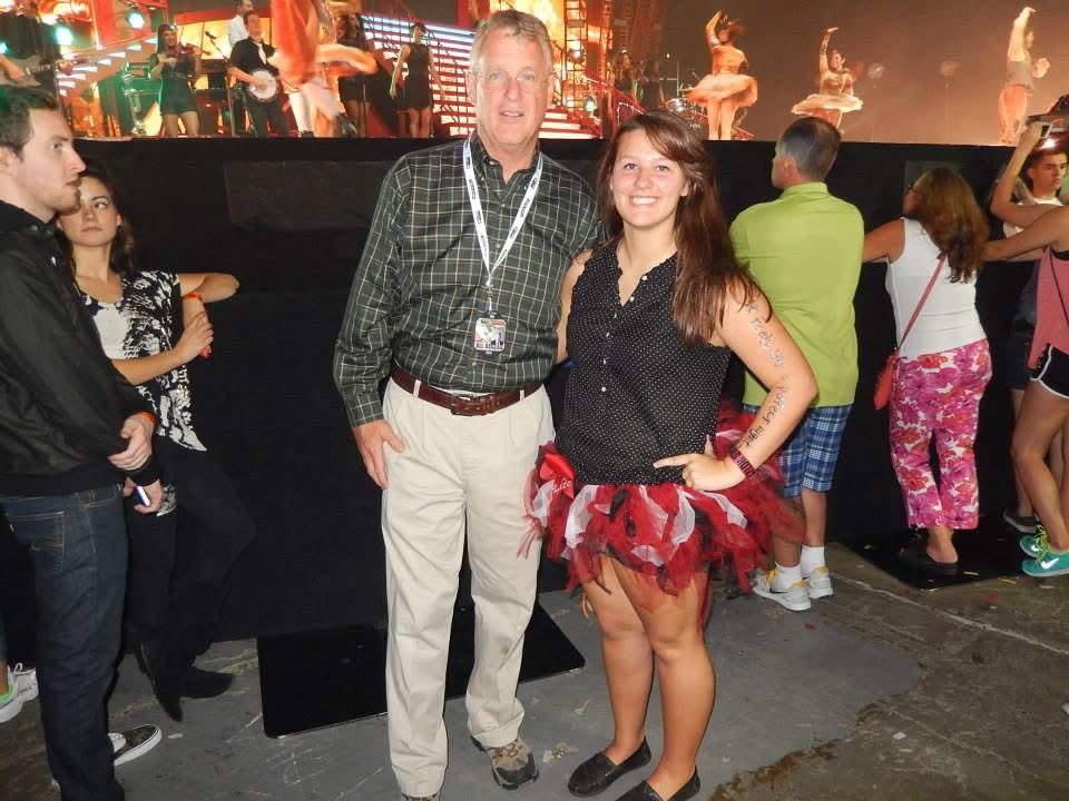 invisiblesmoke3's tweet photo. Happy #13yearsofRED! When pit I think was $80-100 because you were part on @taylornation13 email list❤️
And brought me this moment https://t.co/EmDMZNRGfP