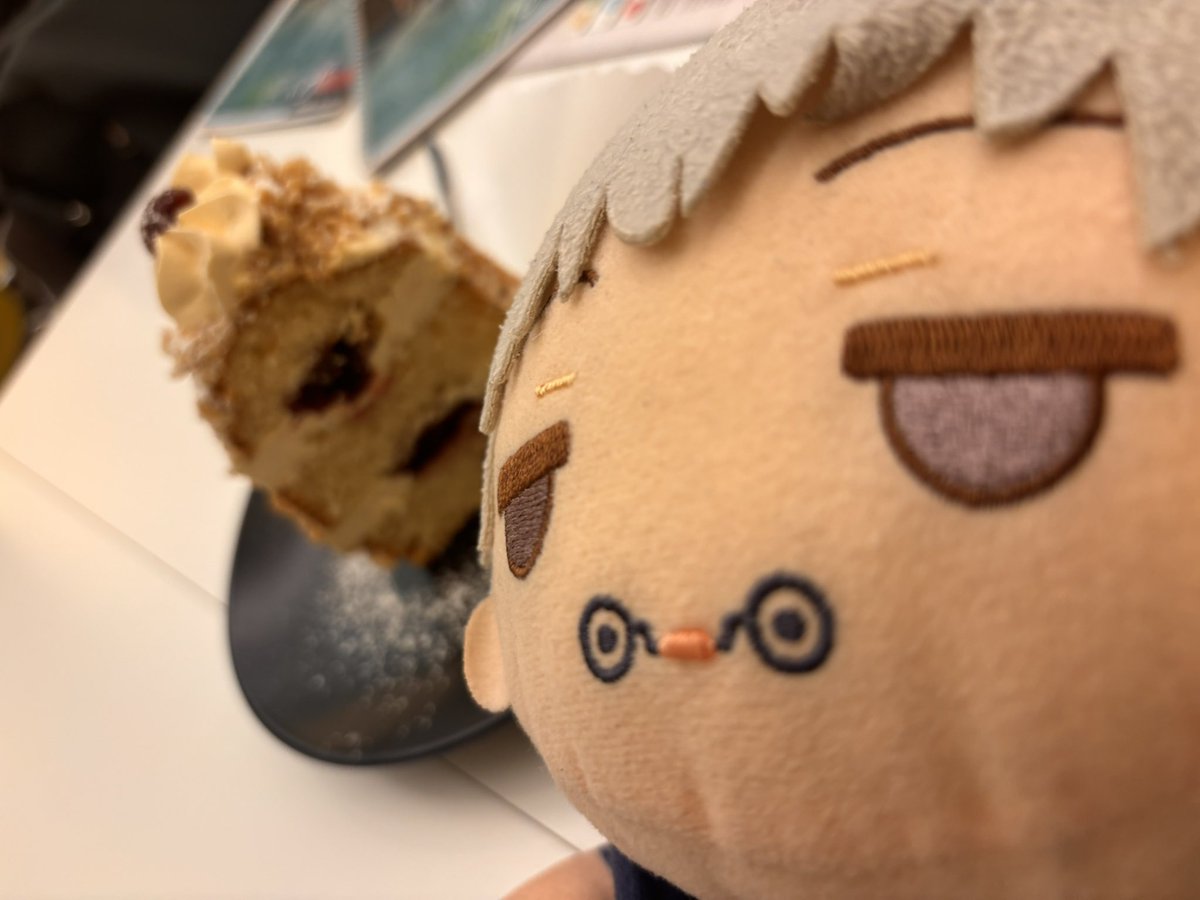 今日は推しと親友と父親の誕生日です！
誰を最初に祝えばいいんですかね！！！
とりあえずドイツのカフェで一緒にケーキ食べた推しを置いておきますお誕生日おめでとう棘🫶🫶