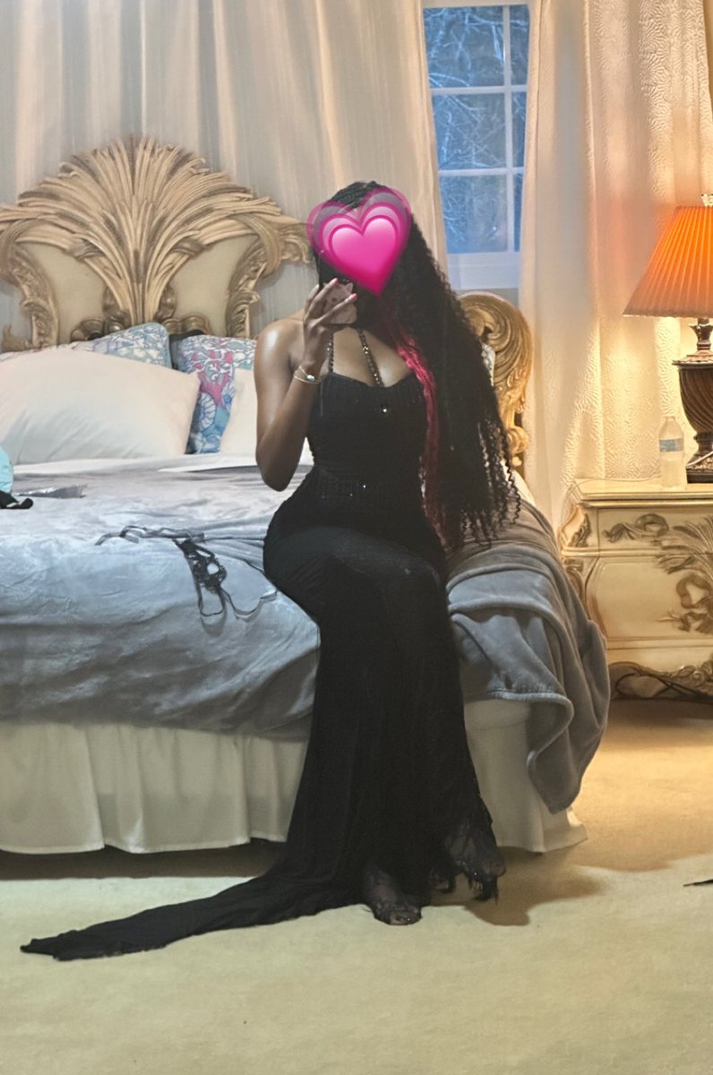 SWEETKITSU's tweet image. they put me in a pretty dress tc weekend 🖤💗
