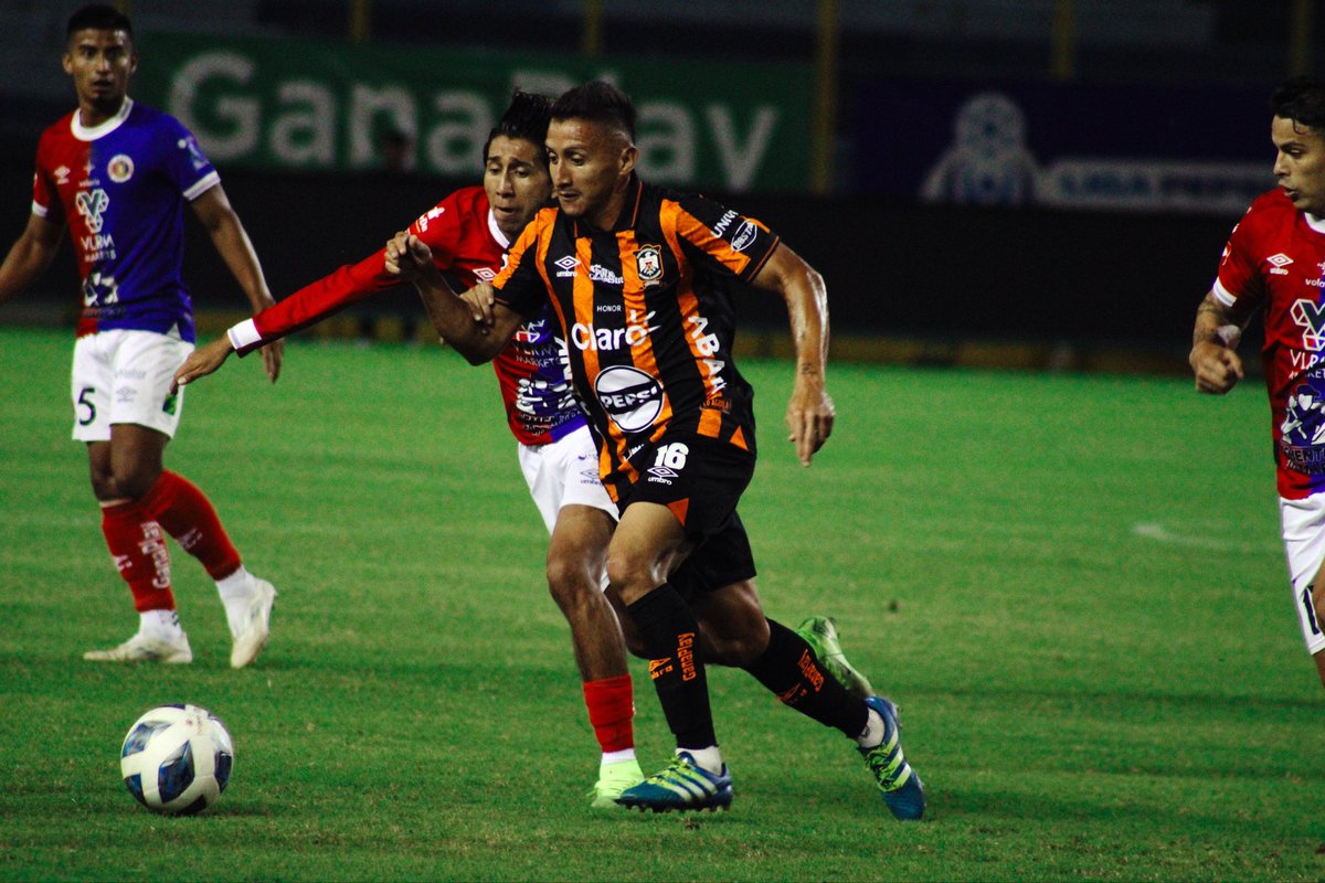 #ClasicoNacional

Al descanso Águila 🦅 derrota 1-0 a FAS 🐯 con gol del defensor Ronald Rodríguez.