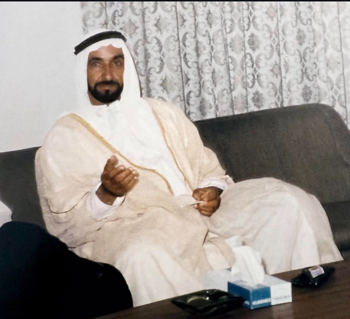 في القلب زايد حي مامات 

رحم الله من رحل عنا ولم يرحل من قلوبنا 
رحمك الله يازايد الخير 

#زايد_حكيم_العرب