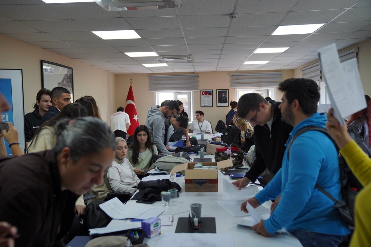 yenimedyagazete's tweet image. Mimarlık öğrencilerinin projesi Tuzla’da saha çalışmalarıyla başladı
⤵️
mobil.yenimedyagazetesi.com/haber/mimarlik…

#SonDakika #Tuzla #mimar #proje   @Msgsu3 @msgsuniversite