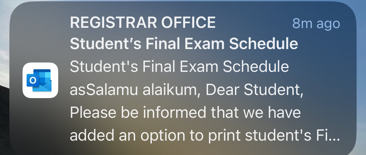 متعمدين يرسلونها قبل الاجازه يعني الي كان ناوي يفلها يراجع نفسه