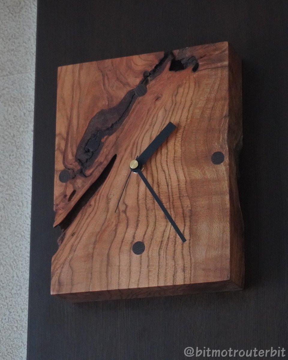 bitmotrouterbit's tweet image. 【時計を作る（その４）】
ギターや高級家具にも使われてきた「シェラック塗装」で。これは「カイガラムシ」の分泌物をアルコールに溶かして使用する伝統的な塗装方法。
姉妹店「オフの店WebShop」で、手軽に使える商品もご用意！

チェスナット・フレンチポリッシュ 
off.co.jp/item/M_008202.…