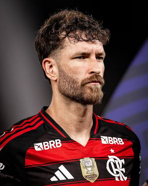 A partida monstruosa de Carrascal vai ofuscar a atuação desse cara contra o Racing.

Léo Pereira ganhou praticamente todas na defesa, nível de atuação muito alto

Há anos o Leo Pereira faz jogos desse nível no Flamengo, mas sempre passa meio batido

Baita zagueiro