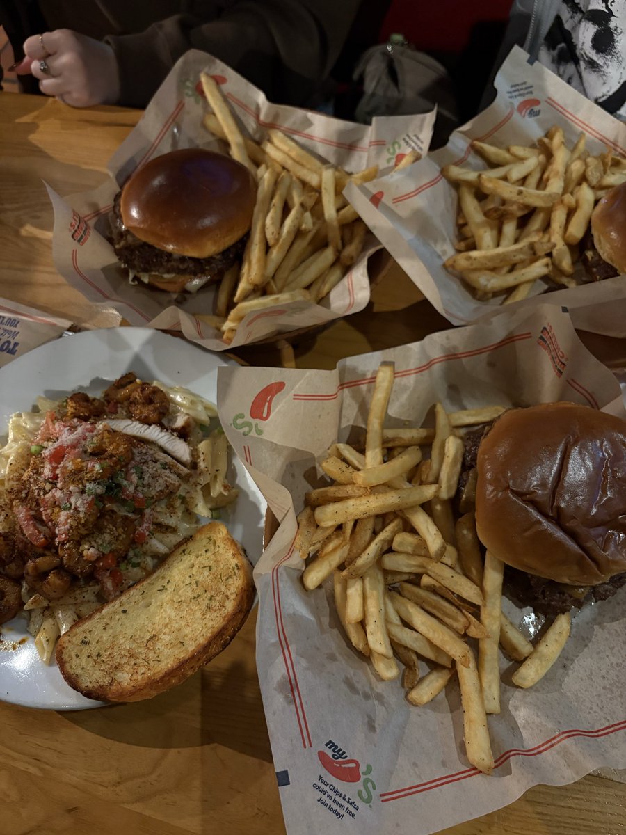 milanpostss's tweet image. also a week of big back activities in cali 

(chipotle really is as good as they make out)