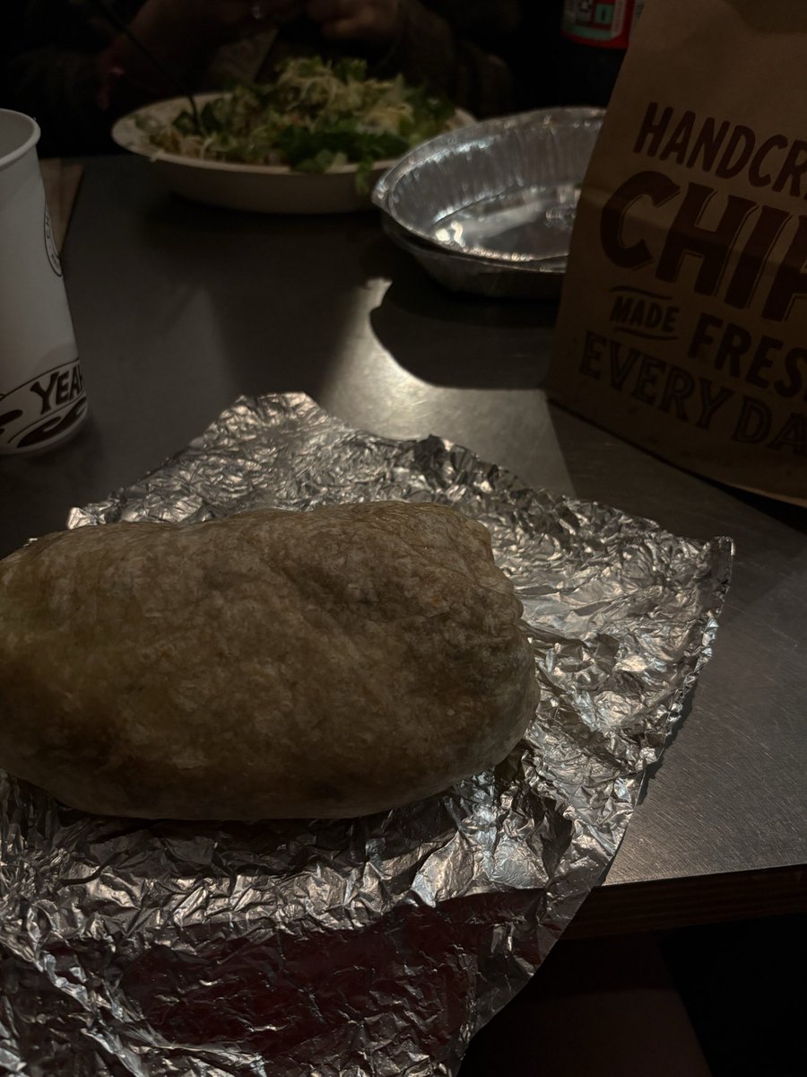 milanpostss's tweet image. also a week of big back activities in cali 

(chipotle really is as good as they make out)