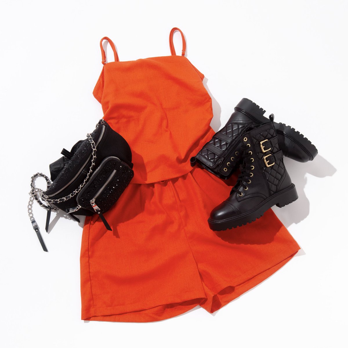 🍁 Suéteres suaves, tonos tierra y capas que abrigan con estilo.

Este otoño, reinventa tu lado femenino con prendas que mezclan comodidad + elegancia.

💫 Arma tu look ideal y deja que cada día tenga su propio toque cozy.

#UrbanMx