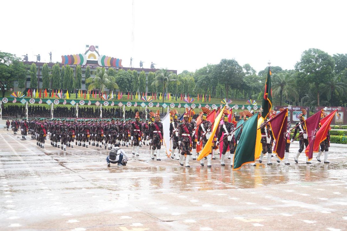 BDMILITARY's tweet image. 🇧🇩 Strengthening the Frontier | #BGB #DefenceUpdate
Bangladesh is forming three new Border Guard Bangladesh (BGB) battalions in Bhurungamari, Thanchi, and Meherpur, adding 2,258 new posts to enhance security along the India border.

Additionally, two more battalions are being…