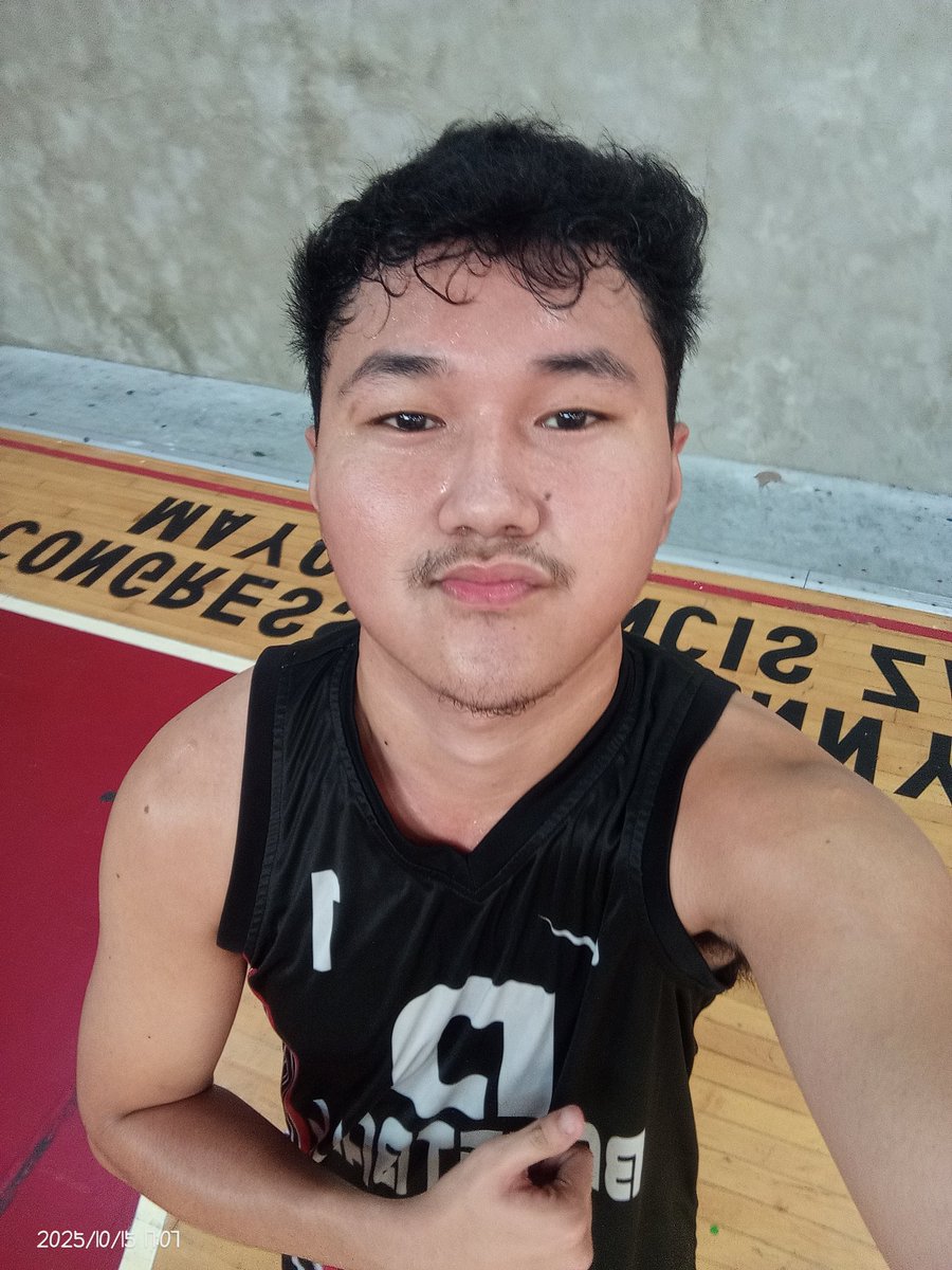 stphntpnn's tweet photo. Papawis siya https://t.co/zOMgWcDEUq