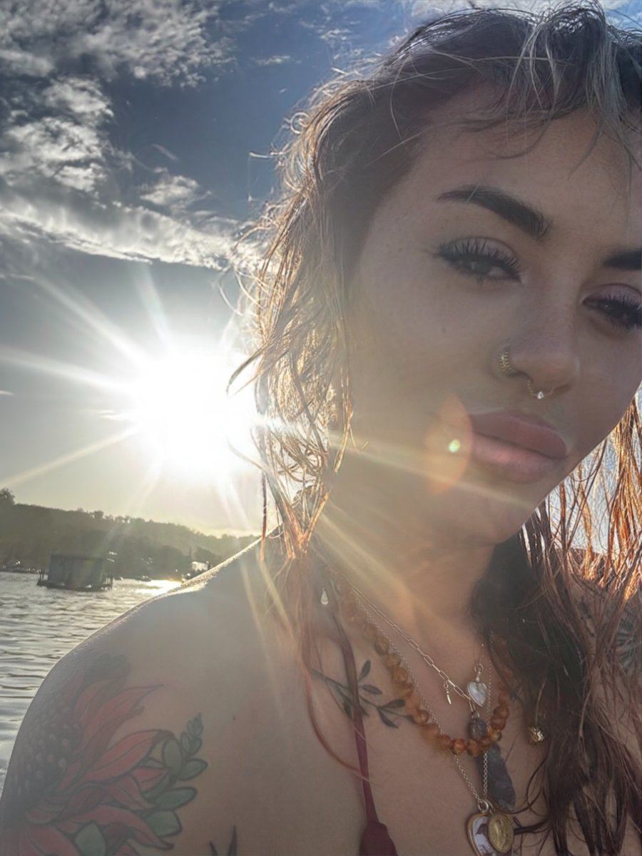 chasinghazelxo's tweet image. stop staring 😏 
#SendHelpAndCoffee #RelatableContent