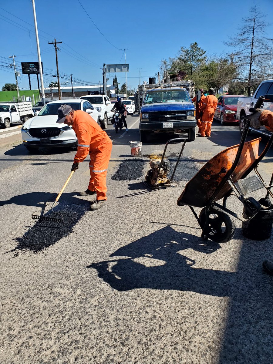 ObrasPublicasDG's tweet image. 🦺Se continúa con el bacheo de preparación para tiro de Slurry en Bulevar Francisco Villa (Carril Central) entre Avenida Mercurio y Avenida Cima.

@josejoseantonio
#DurangoEsElCamino
