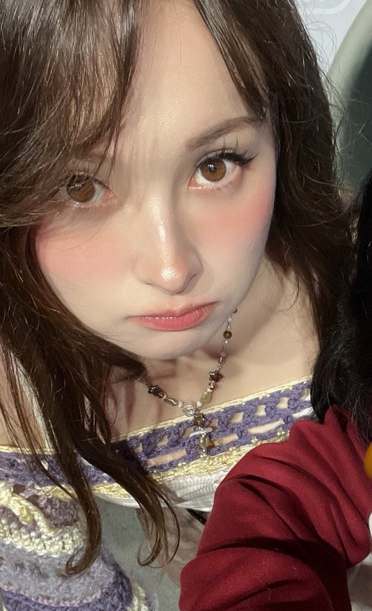 she’s watching uuu 🫣🫣