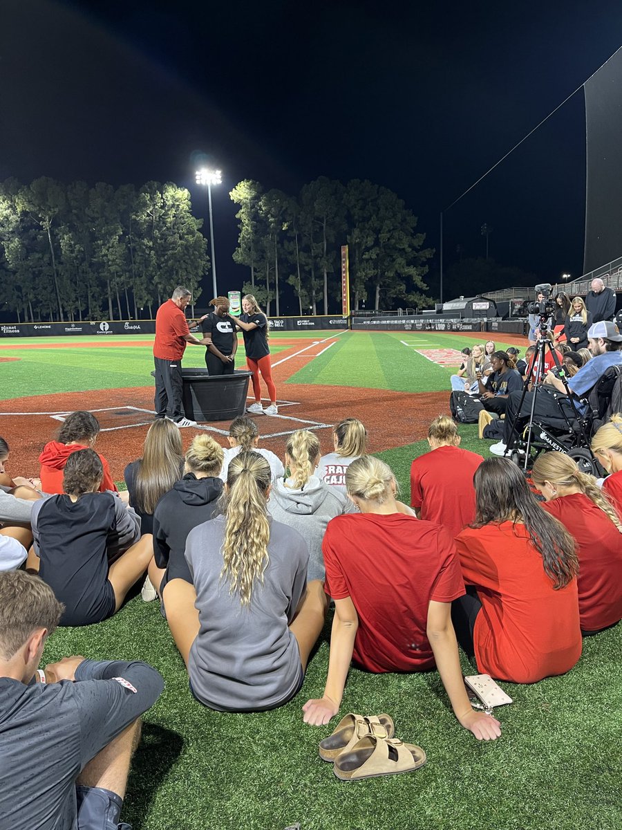 ETreuil's tweet photo. So proud of the Ragin Cajun student athletes that followed Jesus tonight and were water baptized! #GeauxCajuns @RaginCajunsFB @RaginCajunsSOC @RaginCajunsVB @RaginCajuns https://t.co/MjLPJNlhB7