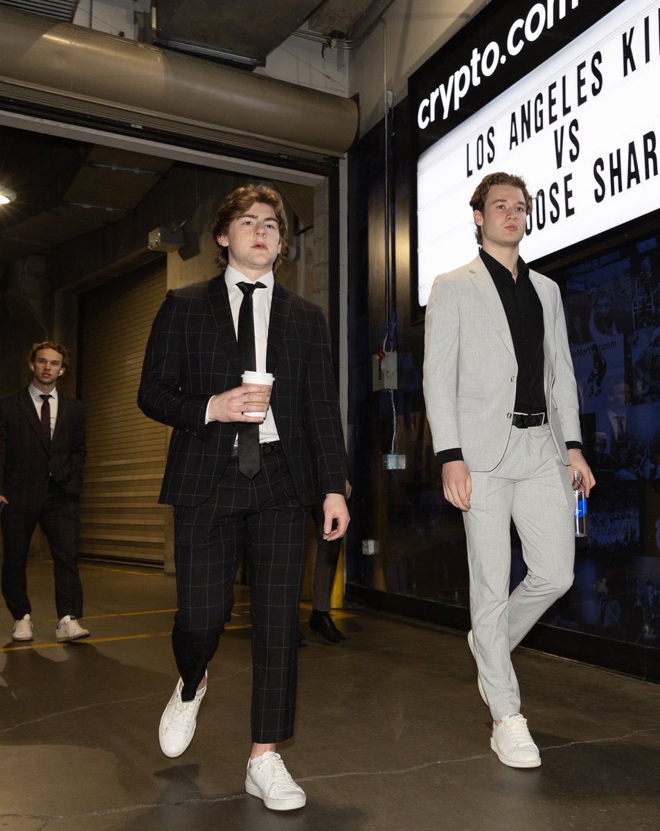 luvass_'s tweet photo. I havent seen him wear that stupid checkered suit all season im so proud of him they grow up so fast https://t.co/FSznopKgbN