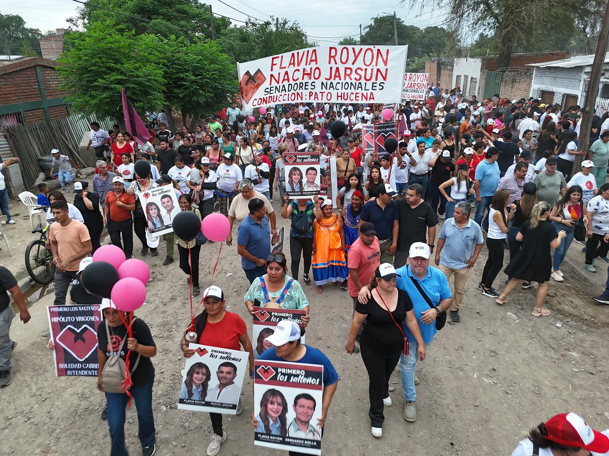 Este domingo vamos con el Poncho Salteño, porque nos representa y nos une. Es símbolo de identidad, de historia y de orgullo. Y también de la defensa que hoy necesitamos ejercer por #Salta.

Cada encuentro, cada saludo, cada charla con los vecinos en Orán junto al gobernador