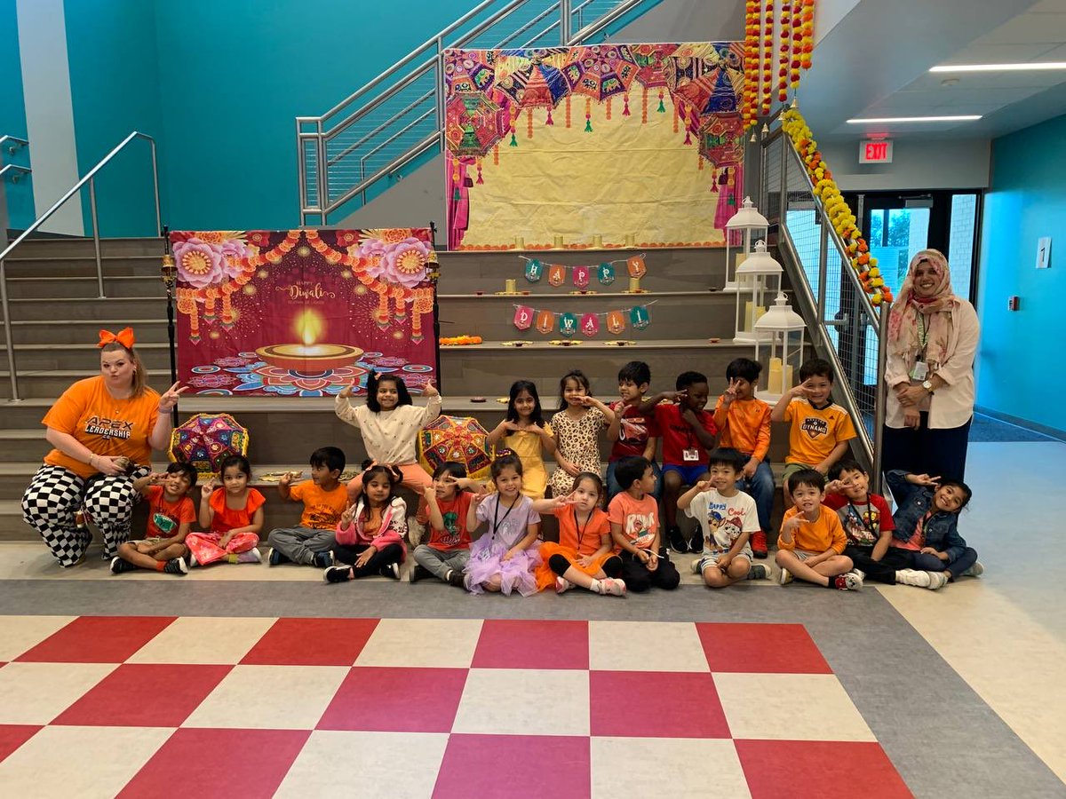 MYE_Leopards's tweet image. MYE staff &amp;amp; students shining bright in orange for #UnityDay! 🧡 United we stand against bullying, spreading kindness &amp;amp; support. #StopBullying #ChooseKindness
#FBISDLevelUp