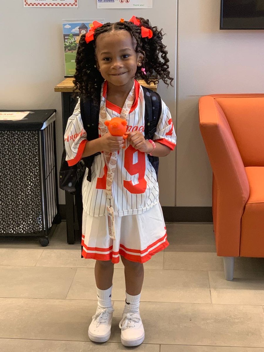 MYE_Leopards's tweet image. MYE staff &amp;amp; students shining bright in orange for #UnityDay! 🧡 United we stand against bullying, spreading kindness &amp;amp; support. #StopBullying #ChooseKindness
#FBISDLevelUp