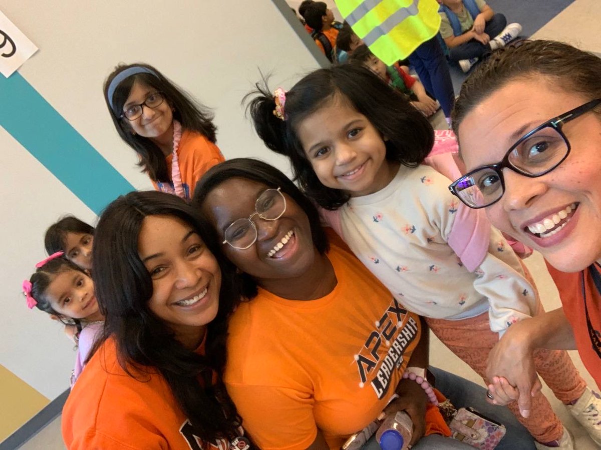 MYE_Leopards's tweet image. MYE staff &amp;amp; students shining bright in orange for #UnityDay! 🧡 United we stand against bullying, spreading kindness &amp;amp; support. #StopBullying #ChooseKindness
#FBISDLevelUp