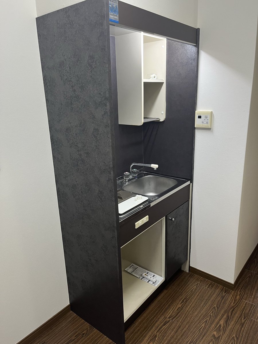 入居決まりにくい部屋に少額で改修を加えた。

他にもトイレ風呂にダイノックシート貼りでバリューアップして入居促進。

←ビュフォー
→アフター