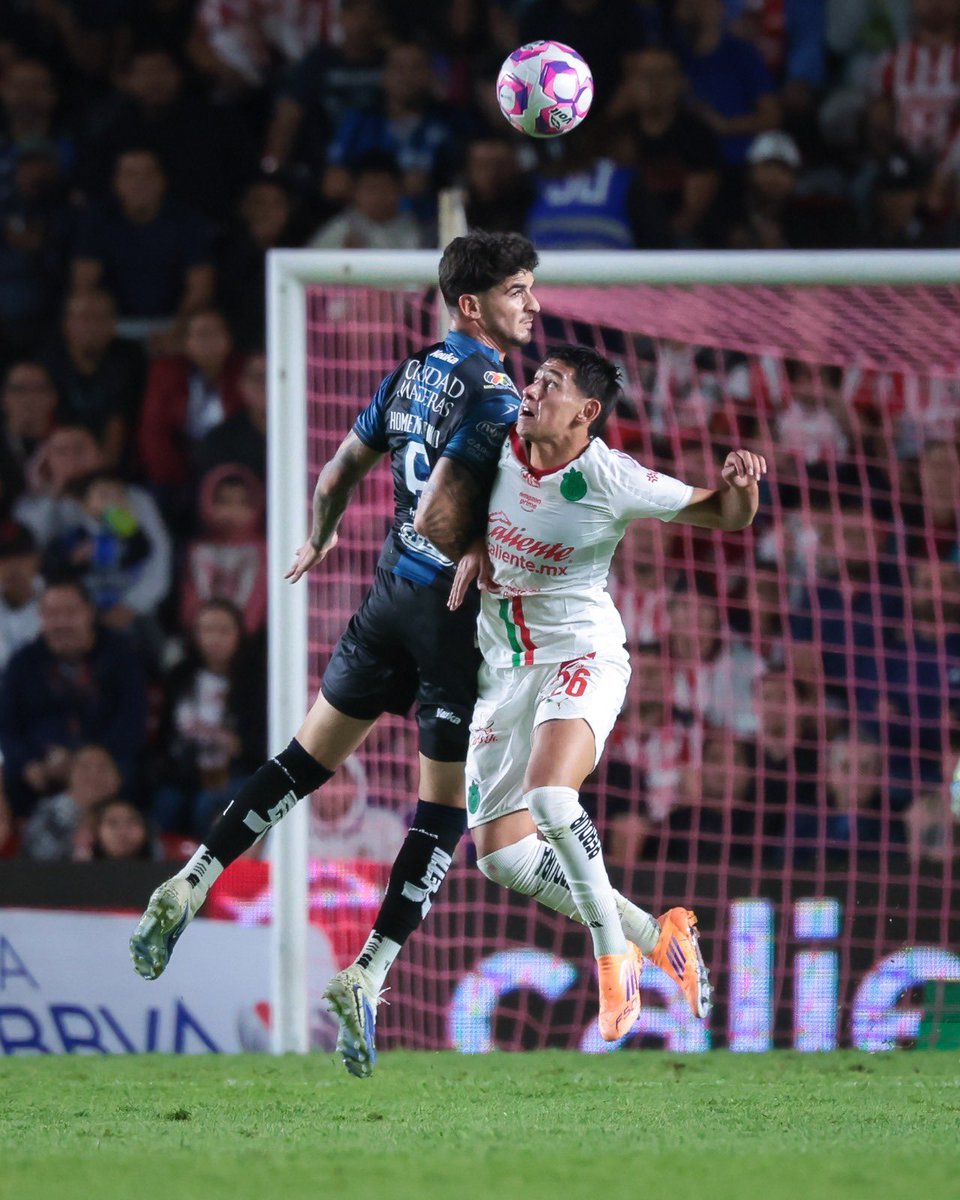 Los #GallosBlancos de #Querétaro  ganaron  a #Chivas 🐔1-0🐐

Checa aqui 👇🏾el gol📺 y las jugadas más importantes