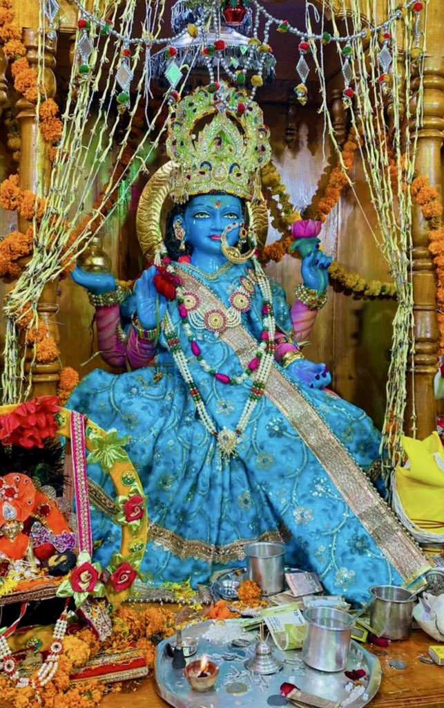 Jayalko1's tweet image. भाई दूज/ यम द्वितीया पर कीजिए यमनोत्री धाम से माँ यमुना के दुर्लभ दर्शन💦
पौराणिक कथा अनुसार सूर्य पुत्री यमी अर्थात् यमुना ने अपने भाई यम को कार्तिक शुक्ल पक्ष की द्वितीया तिथि को अपने घर निमन्त्रित कर अपने हाथों से बना स्वादिष्ट भोजन कराया। यमराज बहुत प्रसन्न हुए और उन्होंने…