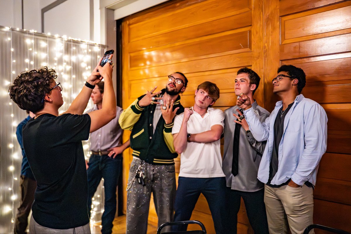 CSUTrackFieldXC's tweet image. Got some 𝘽𝙇𝙄𝙉𝙂 💍

The 2025 Men’s Indoor &amp;amp; Outdoor team received their championship rings last night!

#Relentless x #CSURams