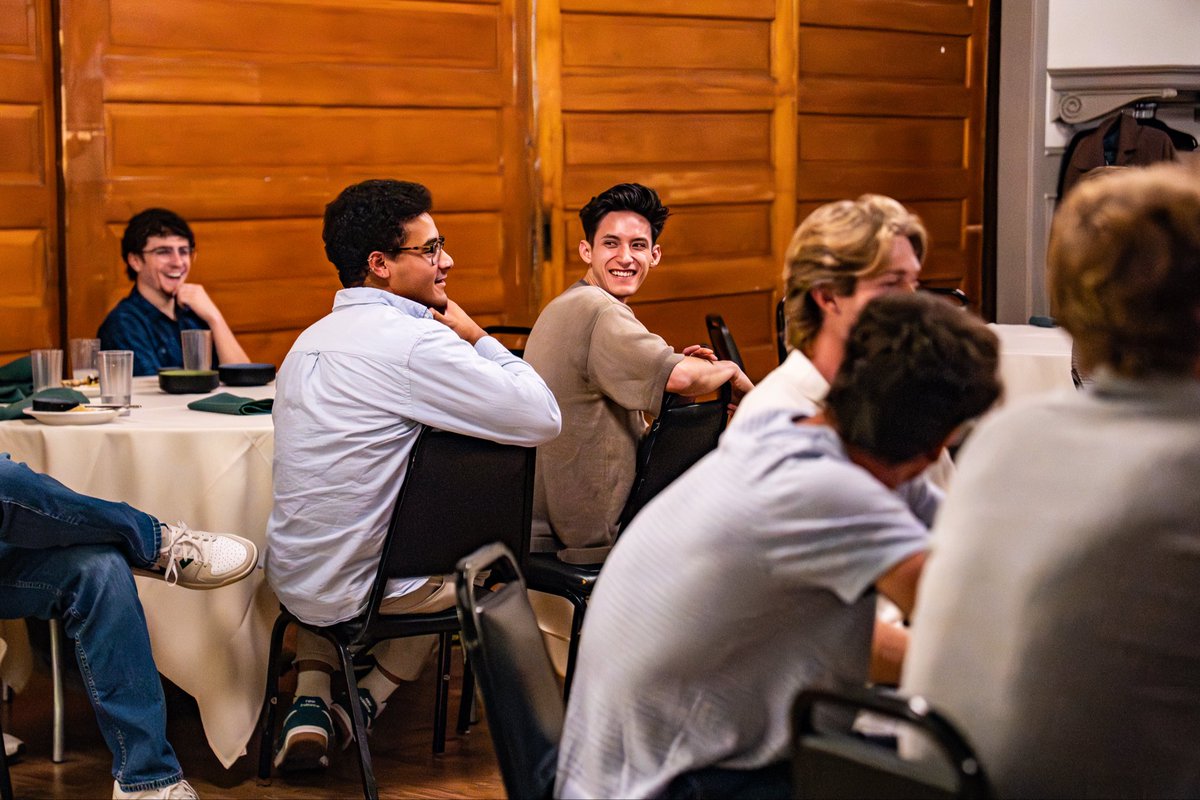 CSUTrackFieldXC's tweet image. Got some 𝘽𝙇𝙄𝙉𝙂 💍

The 2025 Men’s Indoor &amp;amp; Outdoor team received their championship rings last night!

#Relentless x #CSURams