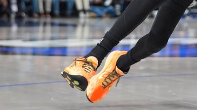 Victor Wembanyama is wearing his Halloween-themed Nike GT Hustle 3 sneakers v Mavs tonight... #nba #porvida #sanantonio 